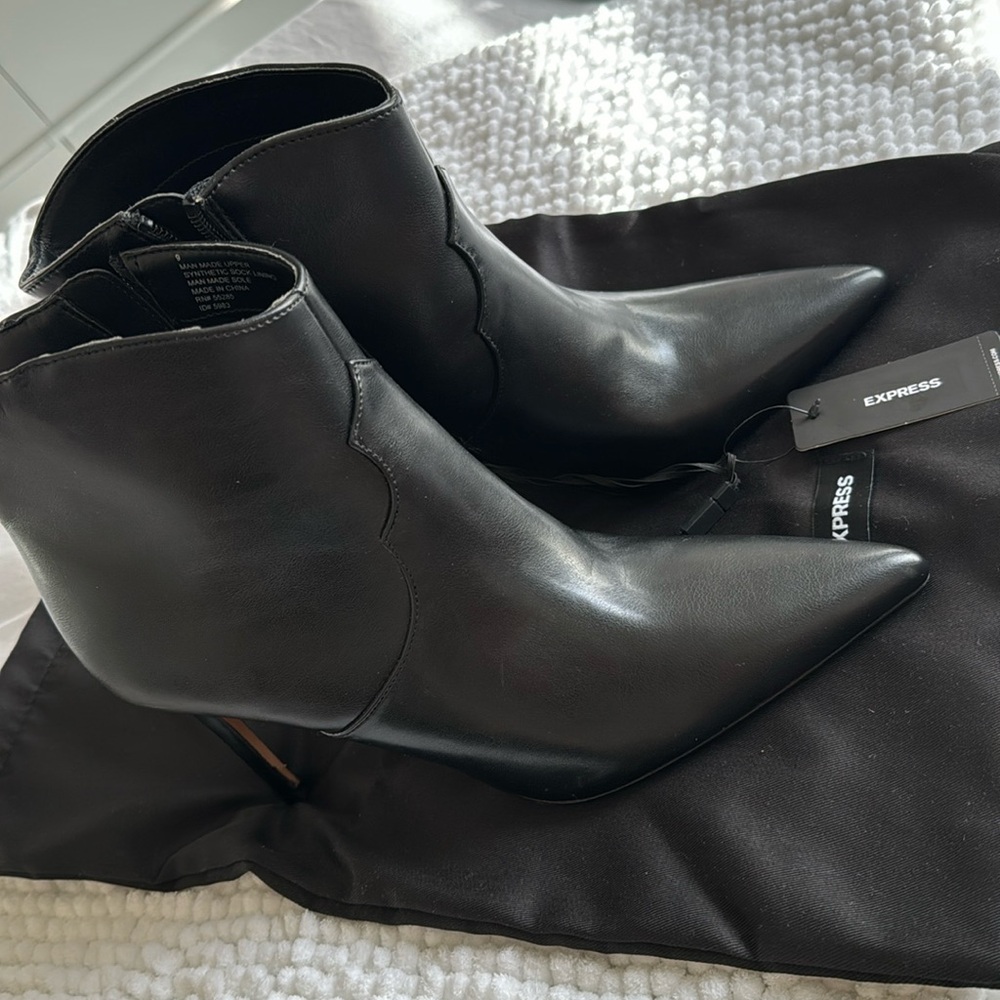 new boots with black tag